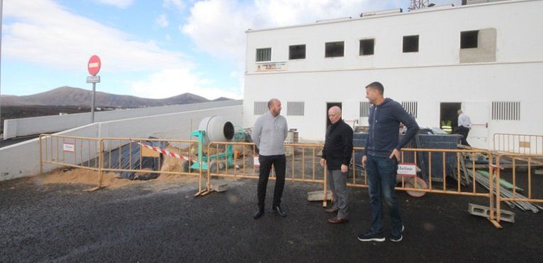 Las obras de reformas del campo de fútbol de Puerto del Carmen finalizarán en primavera Las obras de reformas del campo de fútbol de Puerto del Carmen finalizarán en primavera