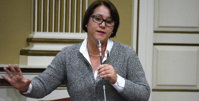 Gladys Acuña pide en el Parlamento mayor inversión del Gobierno para el control de vertidos al mar
