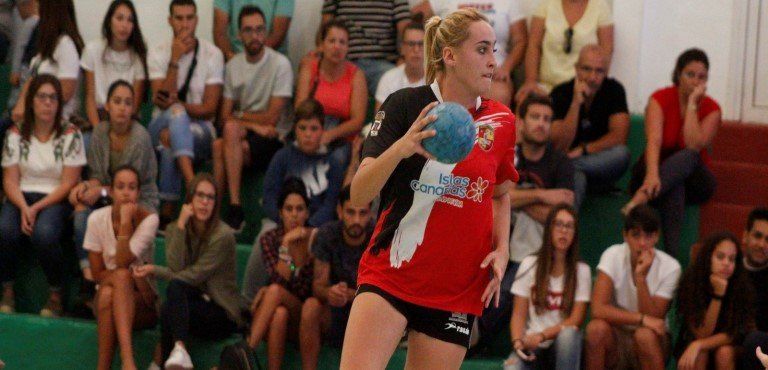 Sara de León, called up to the Spanish Junior handball team