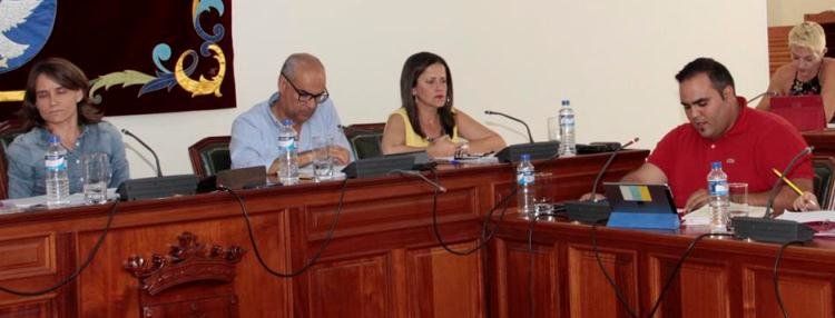 La alcaldesa de Arrecife acusa a Samuel Martín de "dejación de funciones" cuando gestionaba Hacienda