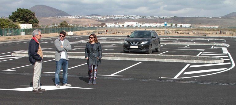 El Cabildo concluye las obras de asfaltado del aparcamiento del campo de fútbol de Playa Honda
