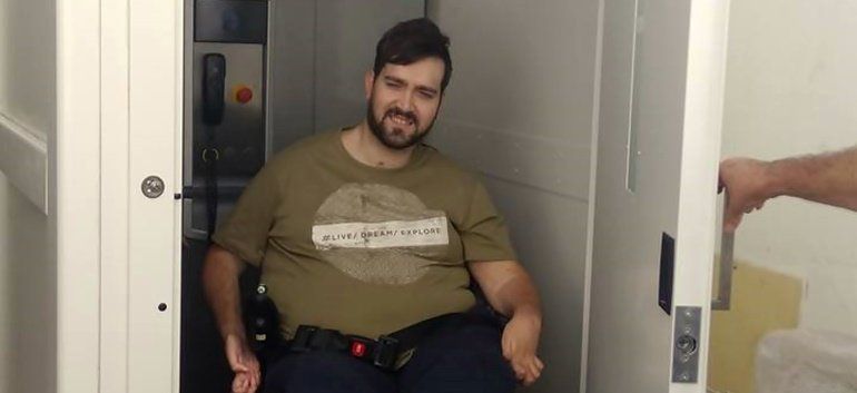 El joven Tana Hernández consigue salir libremente a la calle tras siete años: "Estoy muy feliz"