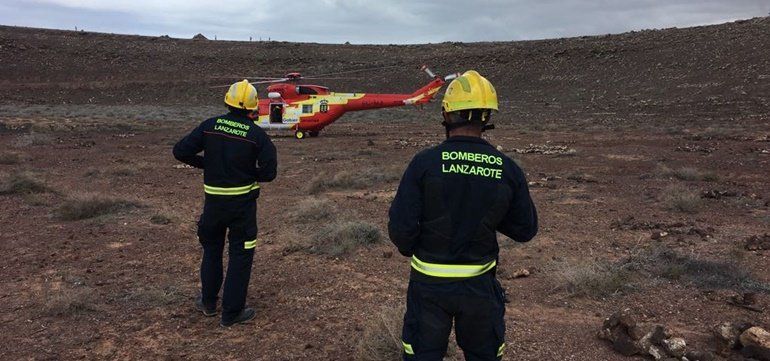 El helicóptero del Ges y los bomberos rescatan a un hombre herido en Montaña Roja