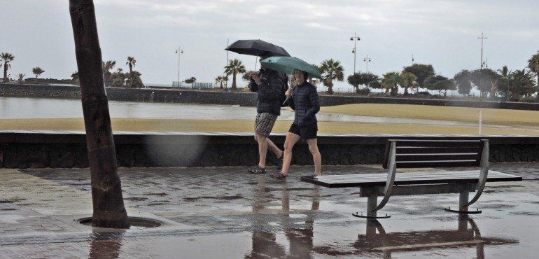 La Aemet activa avisos amarillos por lluvias y viento en Lanzarote para el domingo