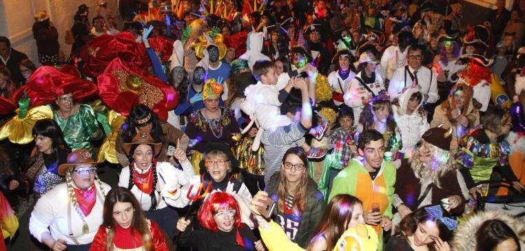 Haría se llena de cientos de mascaritas para disfrutar del Carnaval Medieval