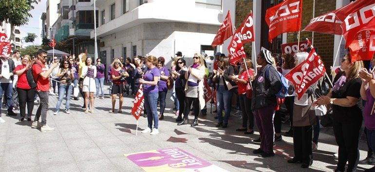 La primera de las movilizaciones del 8-M en Lanzarote toma la calle Real