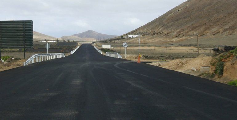 El Cabildo adjudica a Lanzagrava el reasfaltado de cuatro carreteras por 2,7 millones de euros