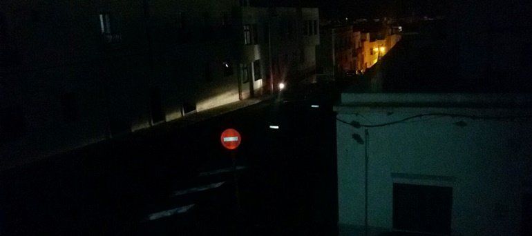 Un vecino de Titerroy denuncia que varias calles del barrio llevan "20 días sin luz"
