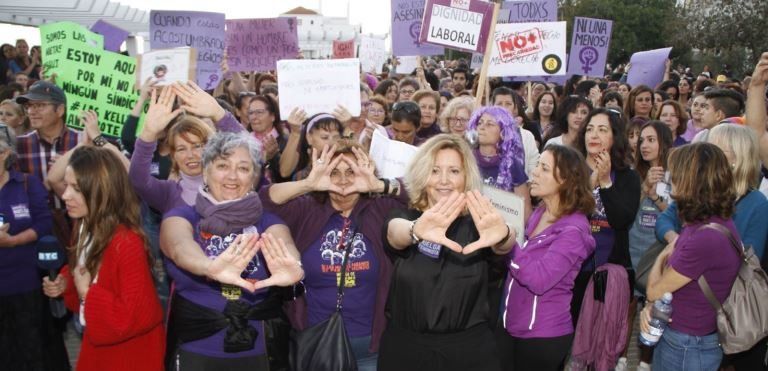 Lanzarote vive una manifestación histórica en defensa de los derechos de la mujer
