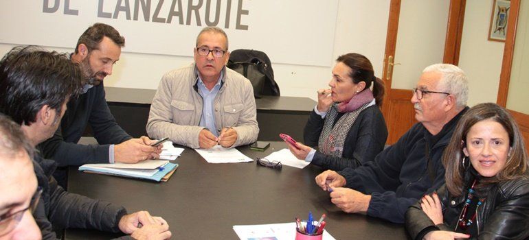 El PIL no logra reunirse con sus concejales y acude al PSOE para que rectifique el cese de los asesores