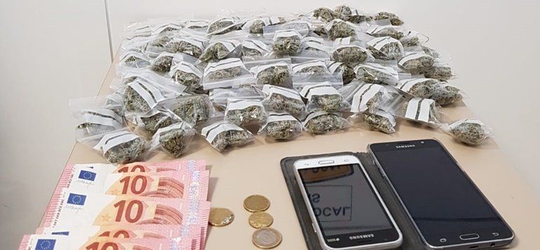 Detenido un hombre en Puerto del Carmen con 99 bolsas de marihuana