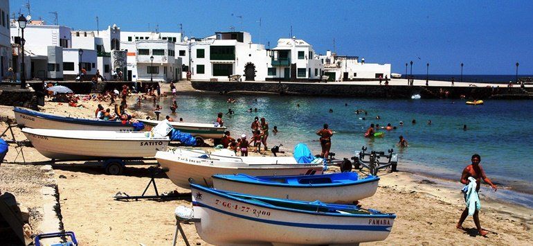 Caleta de Famara, el pueblo de España preferido por las mujeres viajeras según un estudio