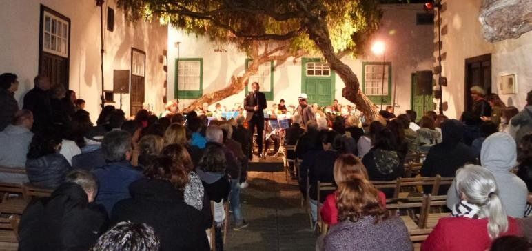 La Banda de Música de Teguise celebró su primer concierto del año en el casco histórico de La Villa