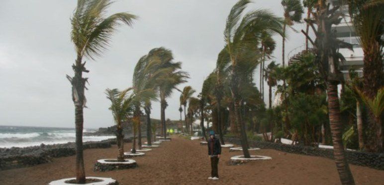 La Aemet activa el aviso amarillo para este lunes en Lanzarote por fuertes vientos