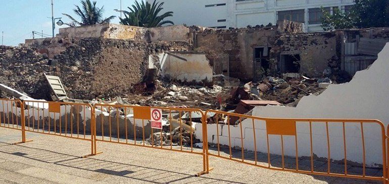 Arrecife otorga el permiso para arreglar el muro que se cayó en el Charco de San Ginés en octubre de 2016