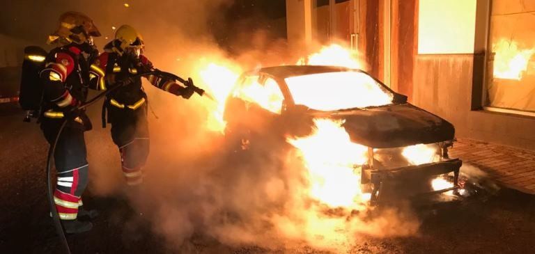 Arde un coche en la calle Velázquez de Arrecife