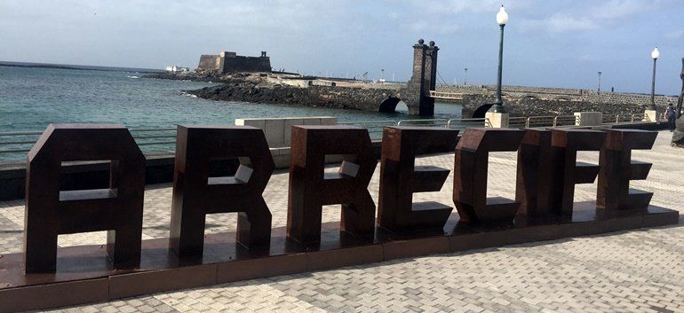 Patrimonio estudia una sanción por las letras con el nombre de Arrecife, pero aún no ha ordenado retirarlas