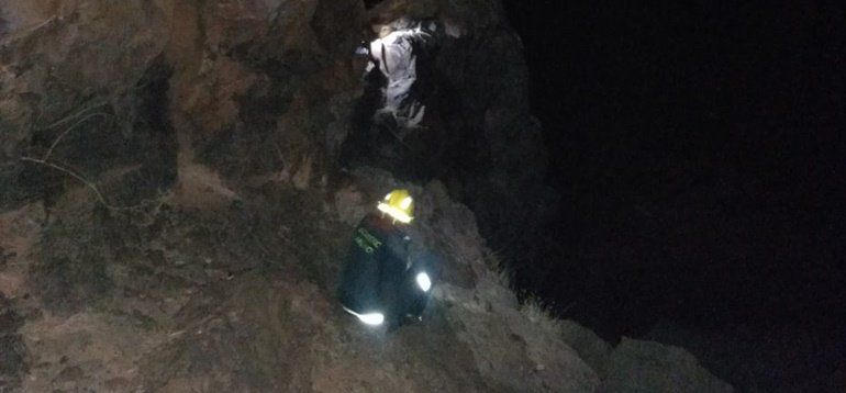 Rescatan a un hombre que estuvo "unas dos horas" atrapado en un risco en Puerto del Carmen