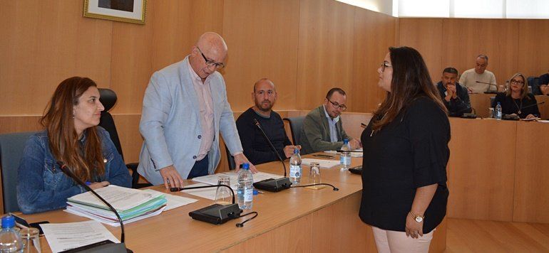 Cathaysa López Betancort toma posesión como nueva concejal del PSOE en Tías