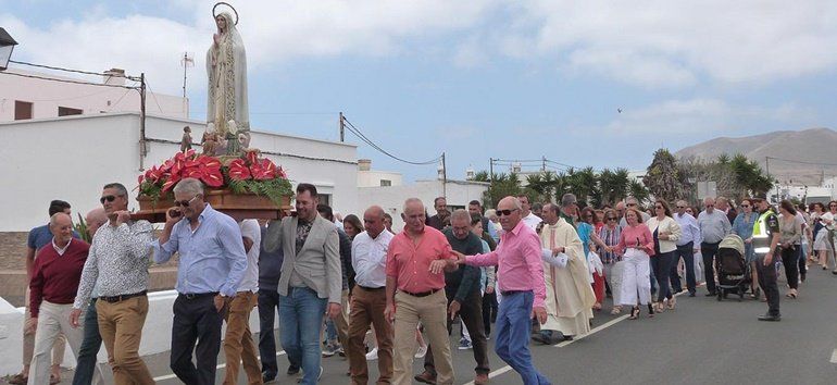 Muñique sale un año más en procesión en honor a Nuestra Señora de Fátima