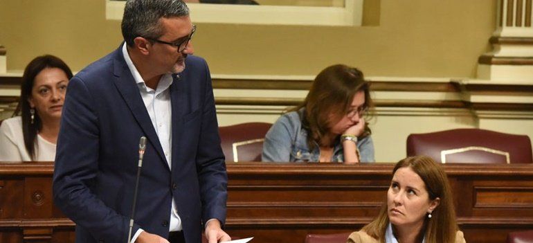 Marci Acuña reclama al Gobierno de Canarias una actuación "urgente" en el puerto de Órzola