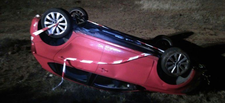 Herida una joven de 28 años en un vuelco de un vehículo en San Bartolomé