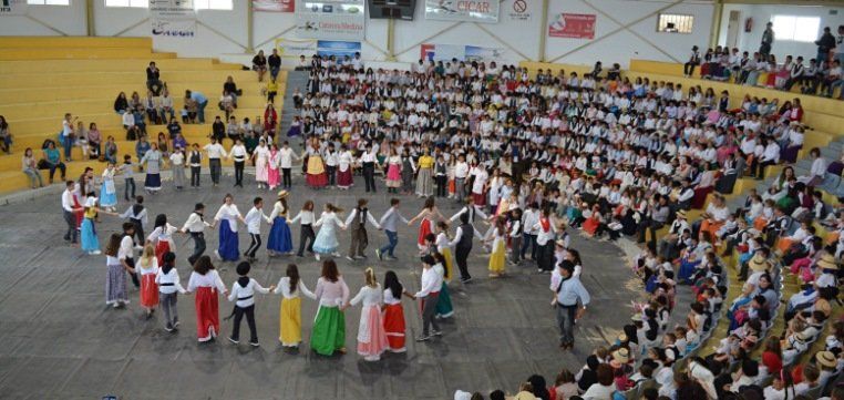 Cerca de 1400 niños celebran en Tías el Día de Canarias