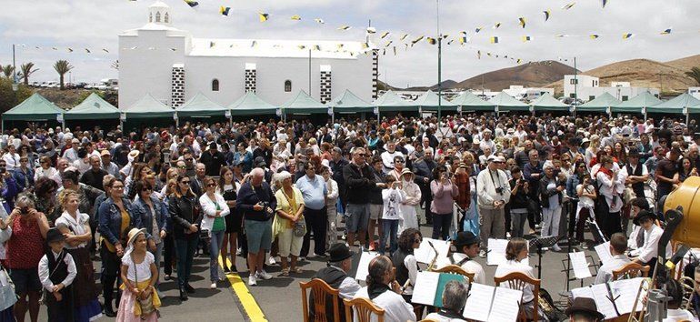Cientos de lanzaroteños disfrutaron del Día de Canarias en Mancha Blanca