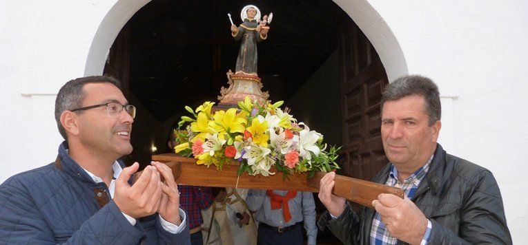 Los vecinos de Los Valles celebran la festividad de su patrón