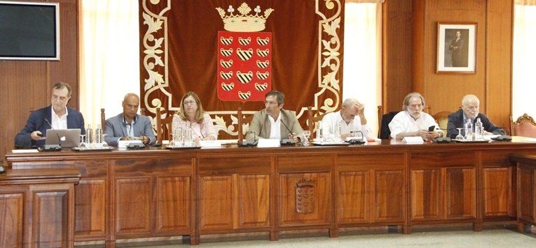 San Ginés espera contar con el apoyo del PSOE para aprobar el PIOL por su "alto grado de implicación"