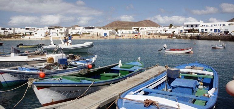 El tráfico de pasajeros en el puerto de La Graciosa ha crecido un 72% en los últimos siete años