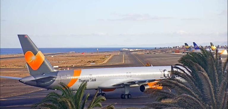 Un avión aterriza de emergencia en Lanzarote por un fallo en el motor