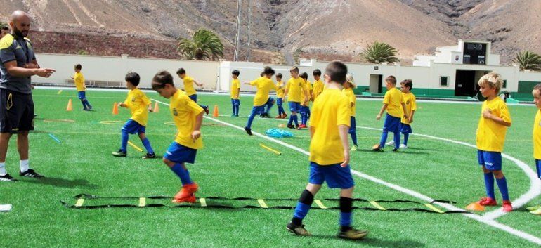 Setenta niños inician el campus de la UD Las Palmas en Yaiza