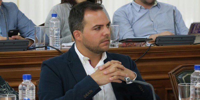 Jacobo Medina: El PSOE ha hundido las guaguas municipales en Arrecife