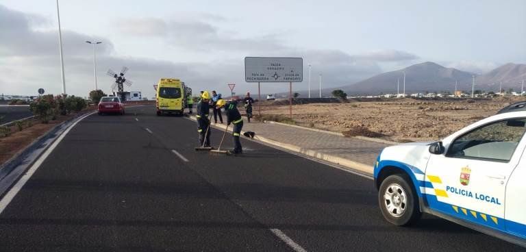 Colisión de dos vehículos en la entrada de Playa Blanca