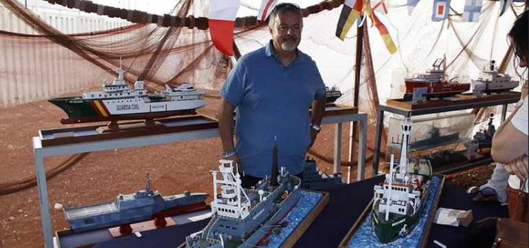 Pablo Antonio Díaz expone sus maquetas de barcos en Puerto Naos