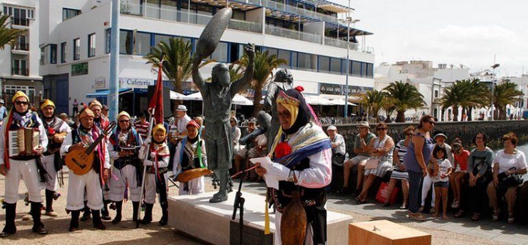 El Charco de San Ginés estrena una escultura de homenaje a la Parranda Los Buches