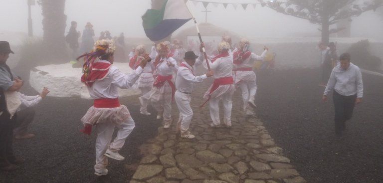 El mal tiempo impidió sacar la imagen de Las Nieves de la ermita para recibir las ofrendas de los romeros