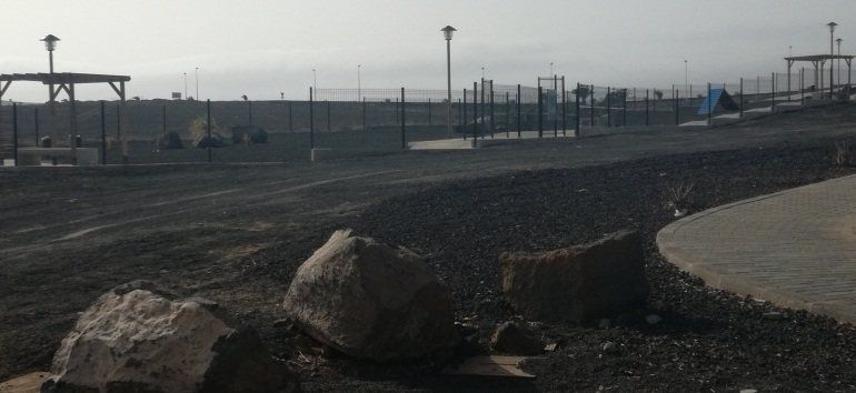 Podemos critica las "prisas" para inaugurar un parque canino "desangelado e inhóspito" en Playa Blanca
