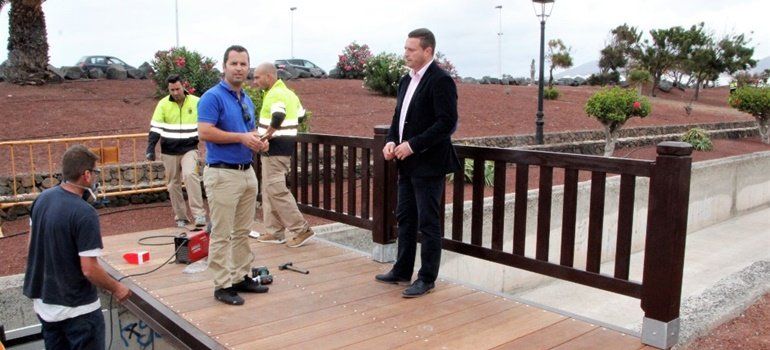 San Borondón denuncia "deficiencias" en el puente instalado junto a las 25 viviendas de Playa Blanca