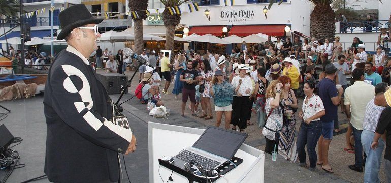 Arrecife vivió su II Fiesta de la Cachucha a ritmo de  DJ Maxi Ferrer, Güira Latina y Los 600