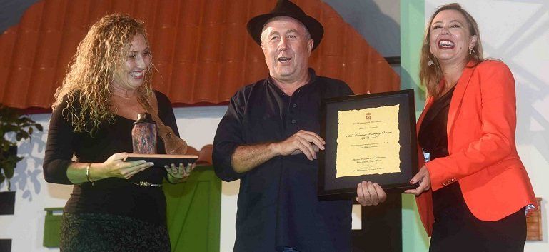 Domingo Rodríguez El Colorao recibe el Premio Ajei en el XVII Memorial Folclórico José María Gil