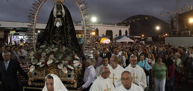 Mancha Blanca vivió una multitudinaria misa y procesión en honor a la Virgen de Los Dolores