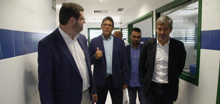 Fernando Clavijo visita las nuevas instalaciones del Hospital Molina Orosa