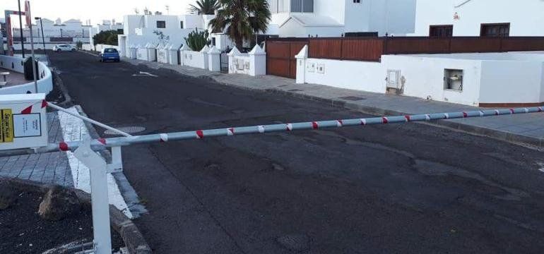 McDonalds cierra una calle asfaltada de Puerto del Carmen que no existe en el Plan General