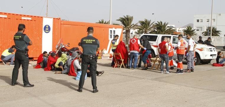 El Cabildo declara la situación de "emergencia humanitaria" ante el "desbordamiento" por las pateras