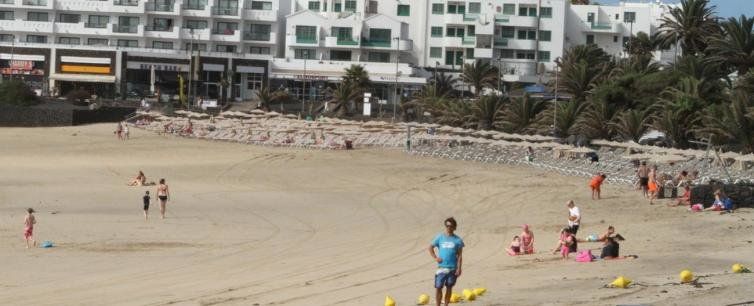 Un bañista fallece tras ser rescatado del mar en la playa de Las Cucharas