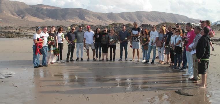 Sentido homenaje en Famara al periodista fallecido Arturo Escarda