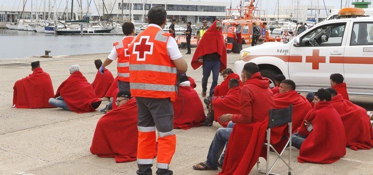Arriba una nueva patera a Lanzarote con 24 inmigrantes a bordo