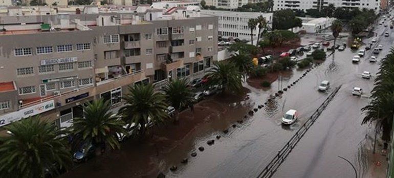 NC denuncia que San Ginés disfruta de vacaciones pagadas en Sudáfrica" mientras las lluvias causan el caos